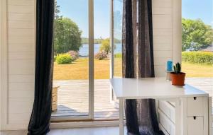 Cozy Home In Sexdrega With Lake View