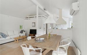 Nice Home In Hornbæk With Wifi