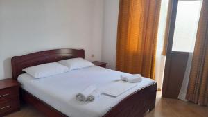 Vita Apartment - Spacious Garden and Balcony 5 min to Beach & Center