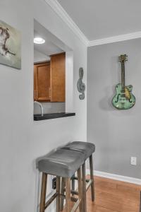 Nash Star Private Condo - 2bed, 2bath, Sleep 6, 25 Min Walk To Broadway AndNashville Attractions, Pool, Gym