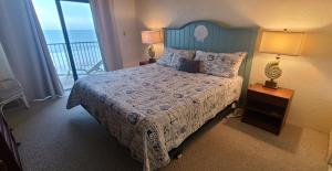 214 - Easy access to beach 2 bedroom oceanfront