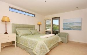 The Breakers 5 Beachfront Paradise