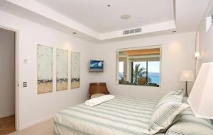 The Breakers 5 Beachfront Paradise