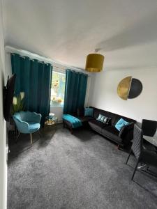 Large Stylish 2 Bedroom Apartment Stevenage Sleep 6