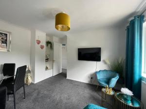 Large Stylish 2 Bedroom Apartment Stevenage Sleep 6