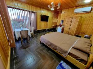 atoom lodge
