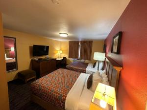Two Queen Deluxe - Non smoking  room in Royal Victorian Motel