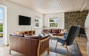 5 Bedroom Nice Home In Hadsund