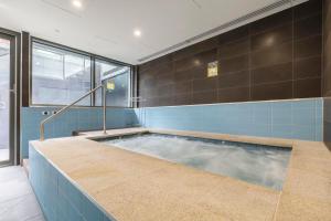 The Hamptons on Swan 00220