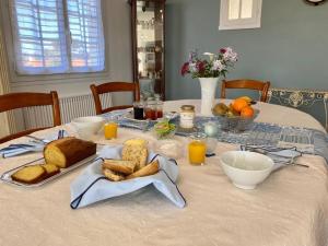 B&B / Chambres d'hotes Chambre cosy RDC avec veranda, jardin prive et wifi, proche plage – Saint-Michel-Chef-Chef - FR-1-306-1256 : photos des chambres