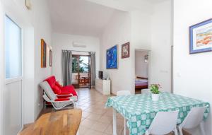 Stunning Apartment In Pinezici With 2 Bedrooms And Wifi