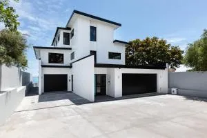 Oakura Beach Front Apartments - Tataraimaka