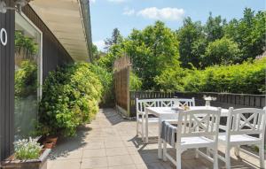 3 Bedroom Cozy Home In Dronningmølle