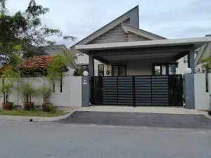 Dhuha Homestay - Kampong Tengah