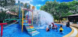 Palace Top 1 Waterpark Family Resort Melaka Town - Free Tickets with Unlimited Access - Kampong Balik Hutan