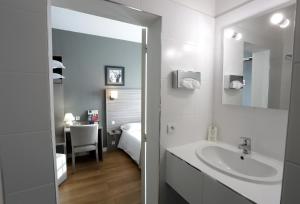 Hotels Hotel Henri IV : Chambre Double