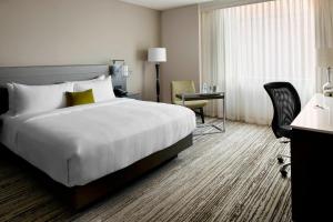 King Room room in Marriott Columbus Northwest