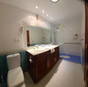 2 bedroom apartment overlooking Mediterranean, 2 outdoor pools