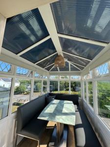 Saddlers Cottage with indoor pool, tennis court and lots more Tenby area