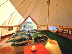 Tentes de luxe Grande Tente Tipi avec magnifique vue : photos des chambres
