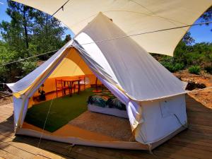 Tentes de luxe Grande Tente Tipi avec magnifique vue : photos des chambres