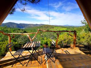 Tentes de luxe Grande Tente Tipi avec magnifique vue : photos des chambres