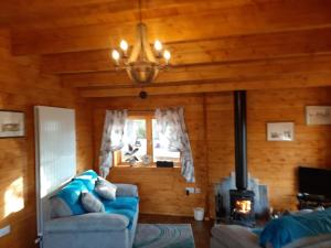 Bishy Barnabees country lodge with hot tub