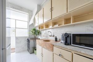 Convenient 3-Bedroom Apartments next to Bom Sucesso