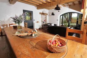 Maisons de vacances Grande maison de charme avec piscine au coeur des vergers et vignobles : photos des chambres