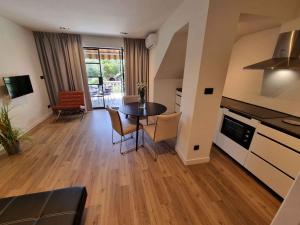 Apartments in Crikvenica 5483 