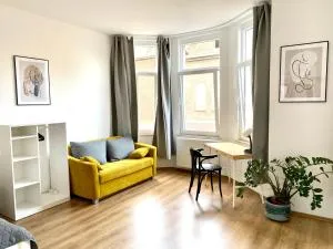 2 Rooms, free Parking, 25 min to Düsseldorf, 150 Mbps WLAN - Hochemmerich