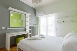 Sunlit 2BR Oasis in Metaxourghio 3min from metro