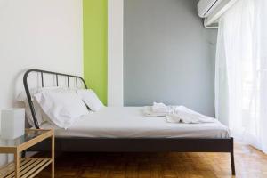 Sunlit 2BR Oasis in Metaxourghio 3min from metro