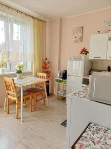 Noclegi, Słoneczne Mieszkanie we Lwówku Śląskim