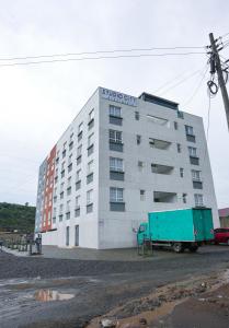 Nellius city 1brd & studios