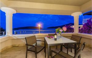 1 Bedroom Gorgeous Apartment In Molunat