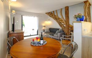 Maisons de vacances Nice Home In Orgnac-laven With Wifi And 2 Bedrooms : photos des chambres