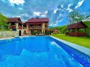 Купецький Двір - Синевир