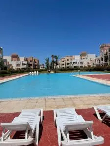 Appartement en résidence + grande terrasse sur le toit - El Msaada