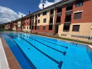 VILLA CARMEN coqueto apartamento con piscina y garaje by Apartamentos Logrono - Ojacastro