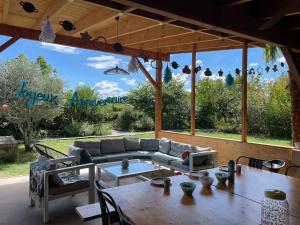 Maisons de vacances Grande maison de charme avec piscine au coeur des vergers et vignobles : Maison 6 Chambres