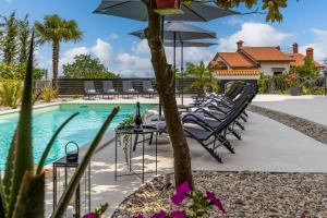 Villa Adriatic, Apartment Rebecca with heated swimming pool, sew view, childrens playground