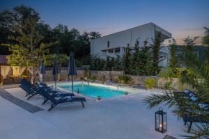 Villa Adriatic, Apartment Rebecca with swimming pool, sew view, childrens playground