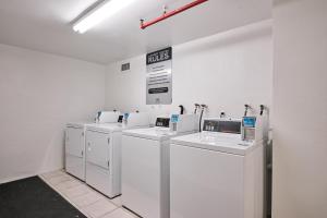 MIAMI Collins Beach Apartments