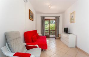 Amazing Apartment In Pinezici With 2 Bedrooms And Wifi