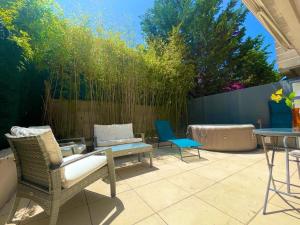 Jaccuzi entre mer et calanques en résidence familiale