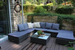 Moderne Wohnung im skandinavischen Stil am Waldrand