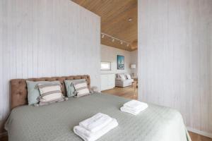 Pineplace twins Smilga