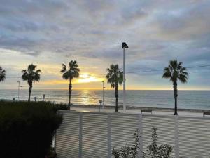 Villa en primera línea de mar con piscina privada
