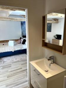Maisons de vacances 3-4 Cottages Entire Site Private Pool for Relaxing Holidays & Special Occasions near Aubeterre : photos des chambres